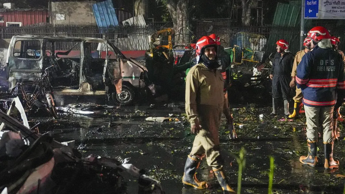 Burning cars near Red Fort after explosion in Delhi